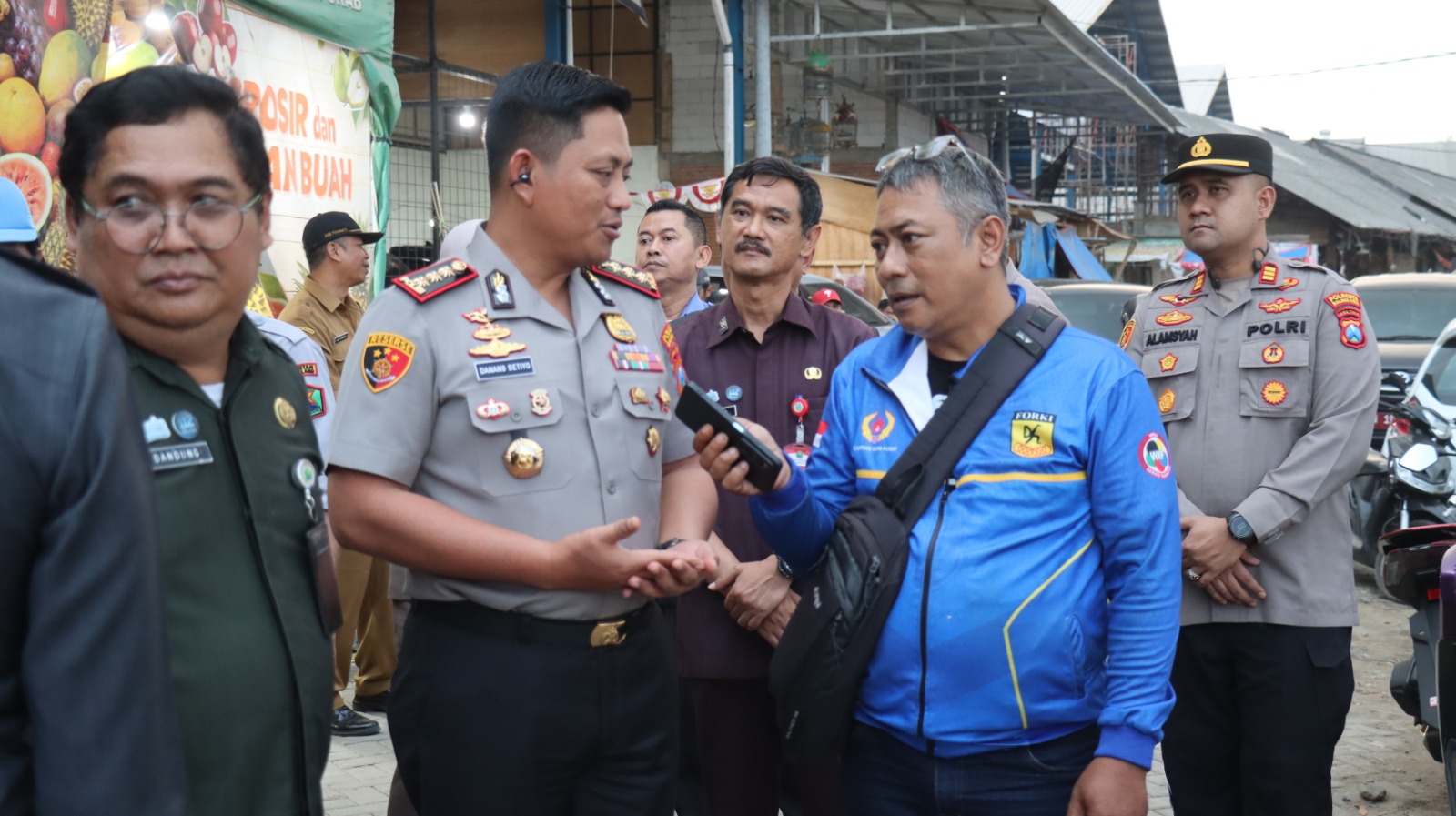 Polresta Malang Kota Kawal Penataan PIG, Kapolresta Danang Pastikan Keamanan dan Kelancaran Lalu Lintas, Cegah Penumpukan di Pintu Keluar Pasar